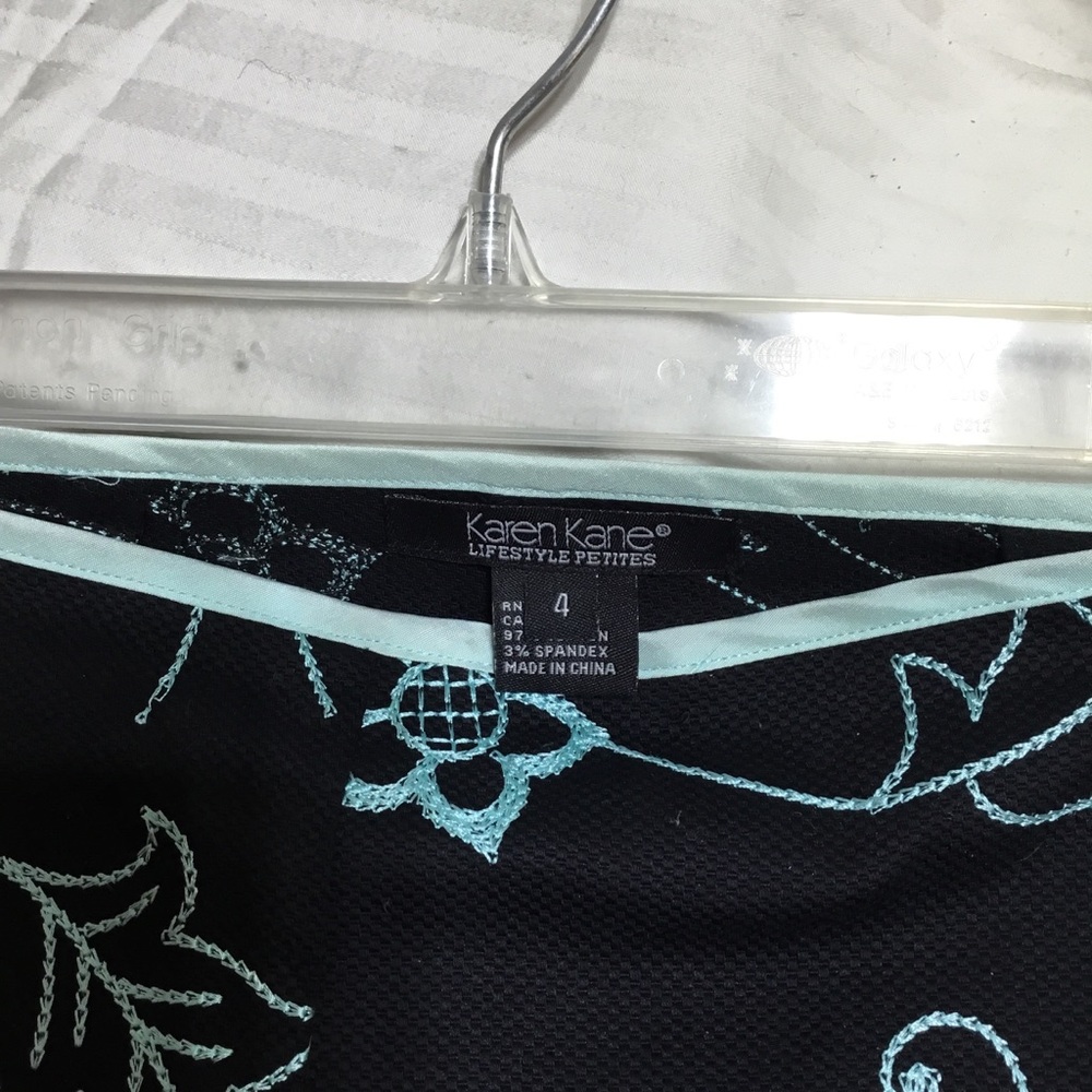 FINAL PRICE--Karen Kane ankle pants size 4P, NWT vine and flower pattern - Picture 3 of 3